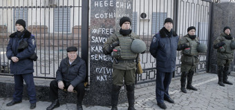 Нападение на посольство России в Киеве, видео