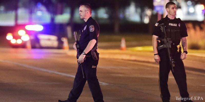 epaselect epa04732198 Garland Police blocked a street after two men drove up and starting shooting at a security guard as the Dutch parliamentarian and leader of far-right Party for Freedom, Geert Wilders, delivered a keynote address at the Muhammad Art Exhibit and Contest at the Curtis Culwell Center in Garland, Texas, USA, 03 May 2015. The art exhibit is being put on by the Pamela Geller's American Freedom Defense Initiative. SMITH EPA/LARRY W. SMITH