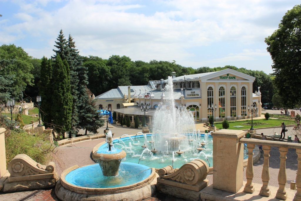 Essentuki.-Fontanyi-u-vhoda-v-Kurortnyiy-park5