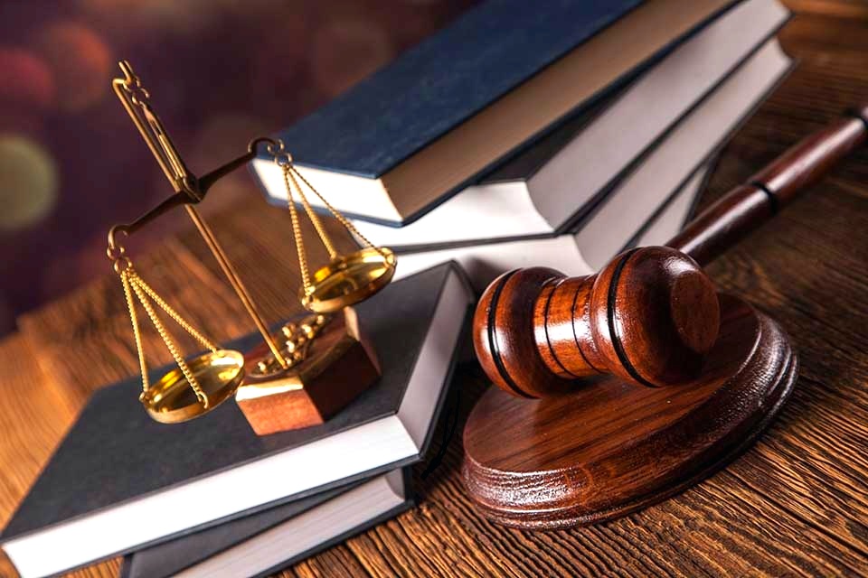 Юридические услуги, юристы и помощь в сложных ситуациях