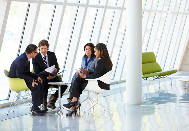 Трудоустройство за рубежом. Преимущества работы через CRM