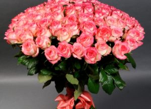 Невероятно красивые букеты роз в Киеве – подарок для души