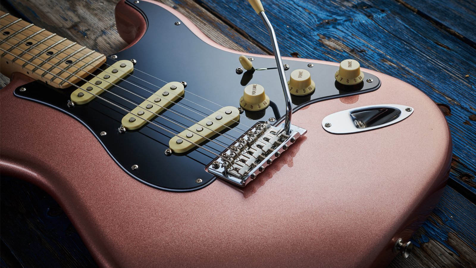 Топ гитар для начинающих. Электрогитара Fabio les Paul. Электрогитара Apollo les Paul. Epiphone Floyd Rose. Электрогитара career les Paul.
